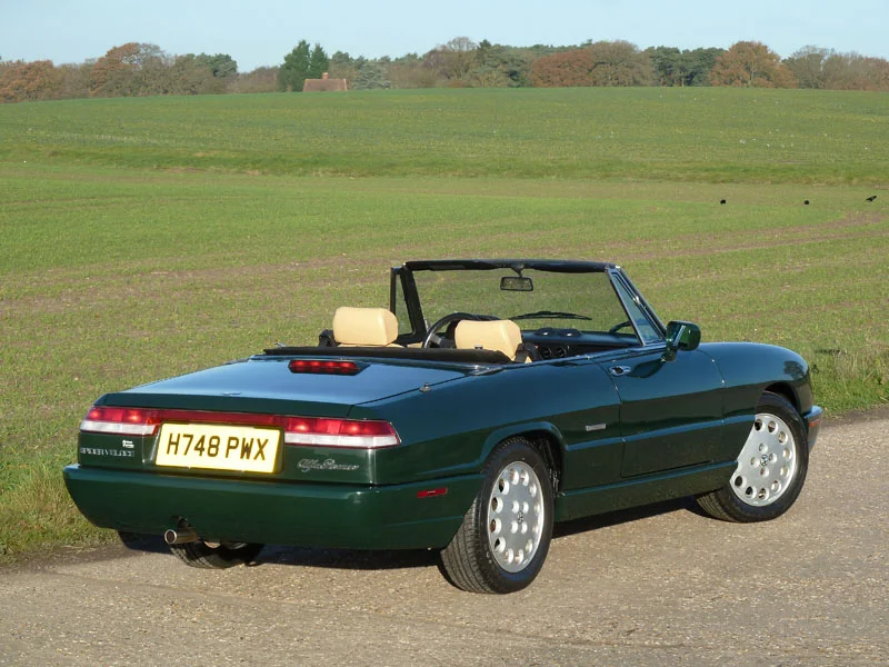 Black and White Garage - 1990 Alfa Romeo Spider 2.0 Series 4